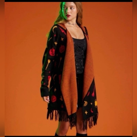 Her Universe Sweaters - Her Universe Disney Hocus Pocus Dani Hooded Fringe Halloween Cardigan XL NWOT